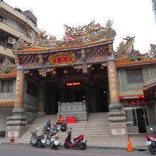 漁港の前にありました