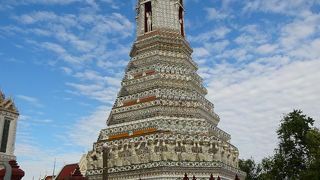 修復中でしたが天気が良かったので最高のワットアルンに出会えました。