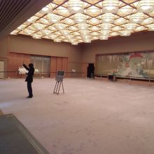 部屋のコンセプトから、調度品の細部まで 簡潔に解説。