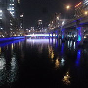 夜の大江橋、近未来的な雰囲気が漂っていました