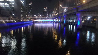 夜の大江橋、近未来的な雰囲気が漂っていました