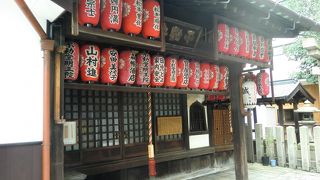 アパホテルの隣の不動堂