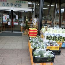 地元野菜がたくさん売られていました。