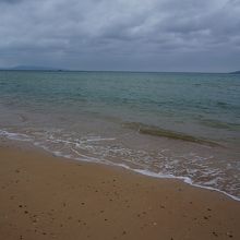 少し歩くとビーチがありました