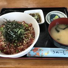 まぐろ中落ち丼