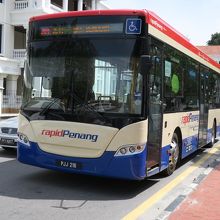 乗るときは必ず前から乗車です。降りるときは真ん中から