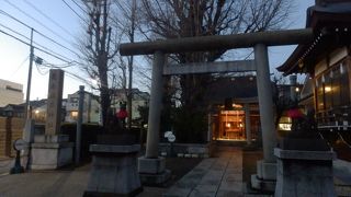 大きなイチョウのある神社