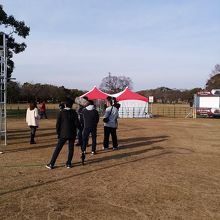 クリスマスイブのイベント準備中