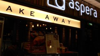 朝はガラガラ・・