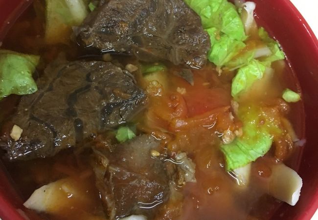 極太モチモチ麺のトマト牛肉麺