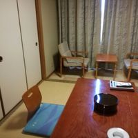 狭いと思ったらこの隣に１０畳の部屋がありました　