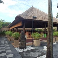 朝食はココで。