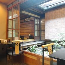 店内は落ち着いた雰囲気