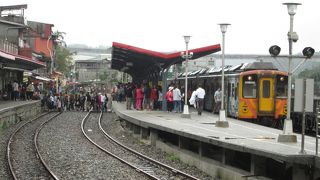 携帯電話の充電できます、ICカード使えます。