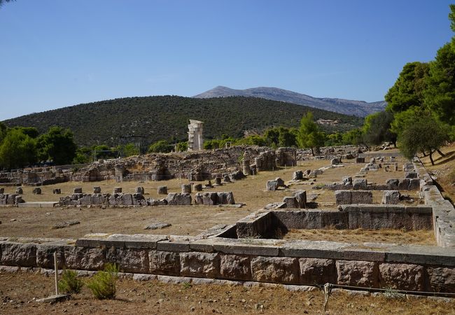 古代劇場が有名ですがギリシャの世界遺産の中では地味かも・・・