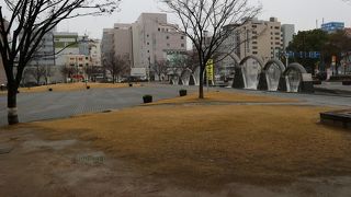 昔、四日市工業高校があったとか、ララスクエア前の広場って感じです。