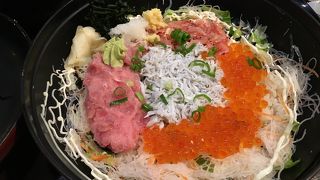 丼は大きいけれどペロリといけます