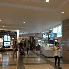 新市街地のメトロ駅直結の駅ビル