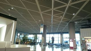早朝の成田空港は不便