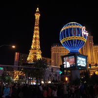 ストリップ通りの中心で大変にぎわっている