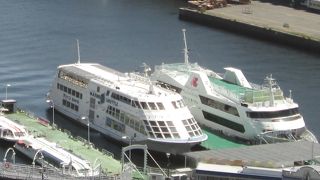 親切な乗員に案内され横浜港の周遊