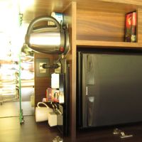 湯沸しポットあり。