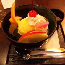 クリームあんみつ