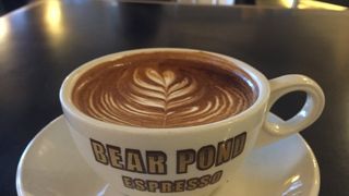 渋谷のコーナーにあるコーヒー店