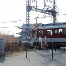 電車（近鉄奈良線）も通ります