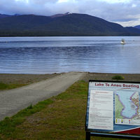 目の目はテ・アナウ湖の眺望