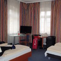 広々とした部屋。４人で使用しました。