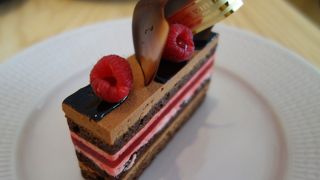 間之町通にあるすてきなケーキ屋さん。イートインもあります。