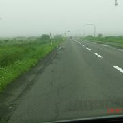霧多布湿原の中を貫く道路