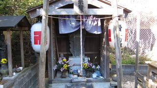 手前の不動茶屋とセットで訪問