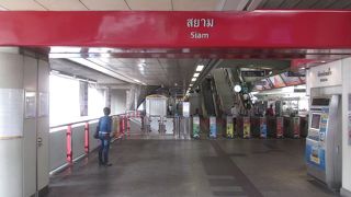 早朝のサイアム駅