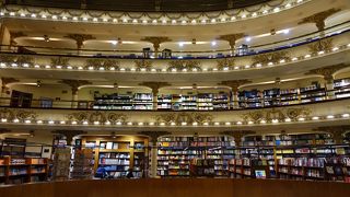 想像をはるかに上回る美しい本屋さん