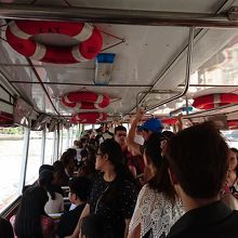 オレンジボートの中