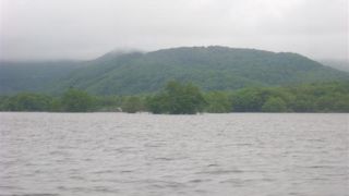 大沼南岸から望む 