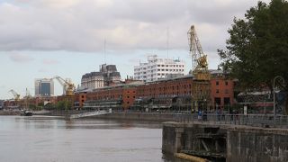 横浜の赤レンガ倉庫が重なりました