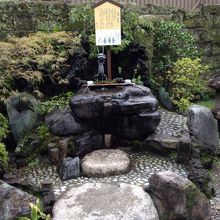 手水鉢もありました