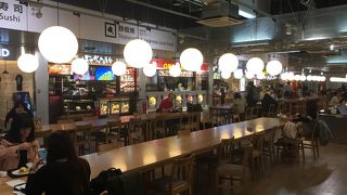 豊富なお店でスペースも広くて快適！