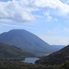 金精トンネル手前の九十九折りより見た男体山