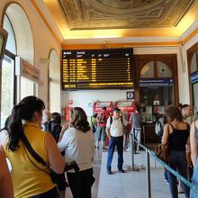 ラ・スペツィア駅にもチンクエテッレ・カード窓口がありました。