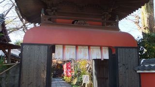 中華風の門が特徴