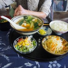 味噌汁定食（沖縄の味噌汁は具沢山）