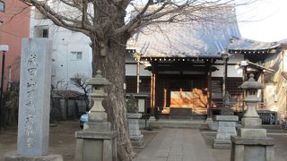 静かな寺院です