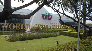 手入れの行き届いた庭園