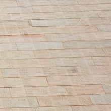 壁面に名前が刻まれています