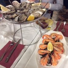 エビとカキの盛り合わせ