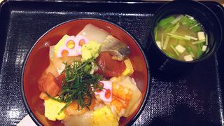 朝ご飯に、まかない丼